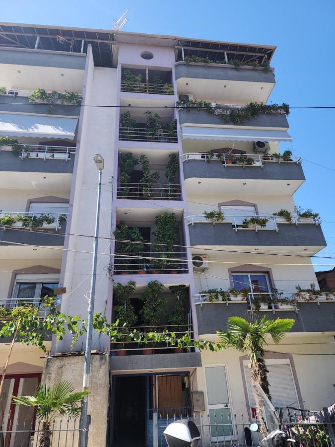Tirana Class House Esterno foto